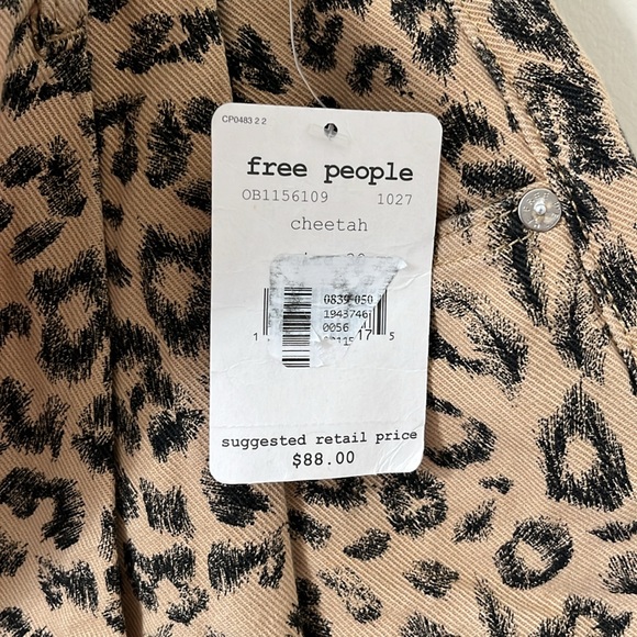 NEW Free People Dogtown Cheetah High Rise Baggy Relaxed Denim Shorts Size 30 - Picture 9 of 10